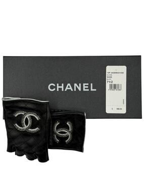 Chanel Quilted Lambskin Beaded CC Fingerless Gloves – Size 7½ – Rare!